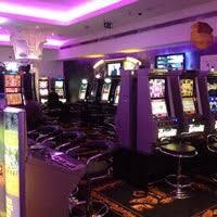 Pola Bermain Slot: Mitos atau Strategi yang Efektif?